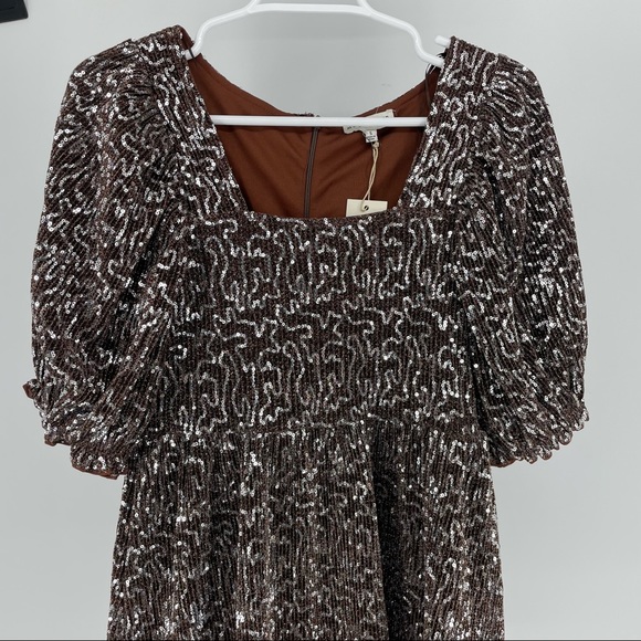 MOON RIVER NWT BROWN SILVER SEQUIN SHORT SLEEVE DRESS SMALL - Picture 4 of 9